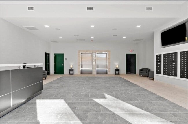 Building Photo - 10 Taber St