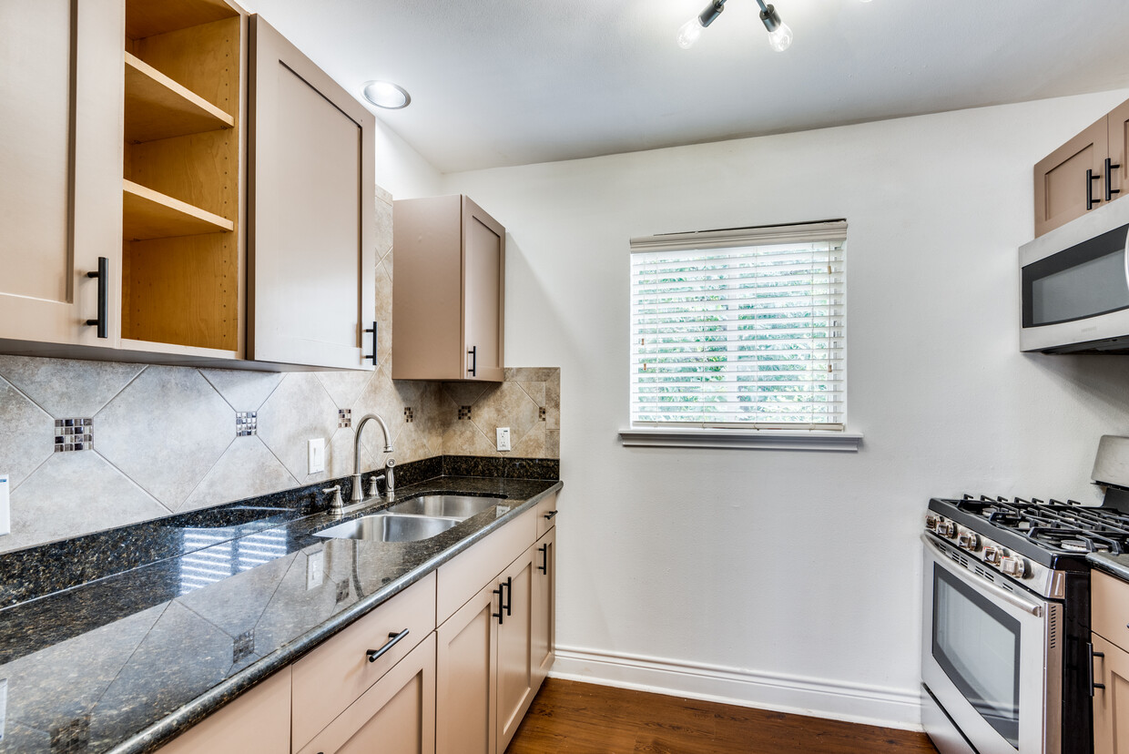 Kitchen - 5612 Grover Ave