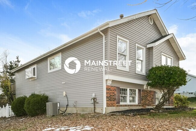 Foto del edificio - 4 Bedroom Pet-Friendly Home in BALLWIN, MO with Main Street Renewal