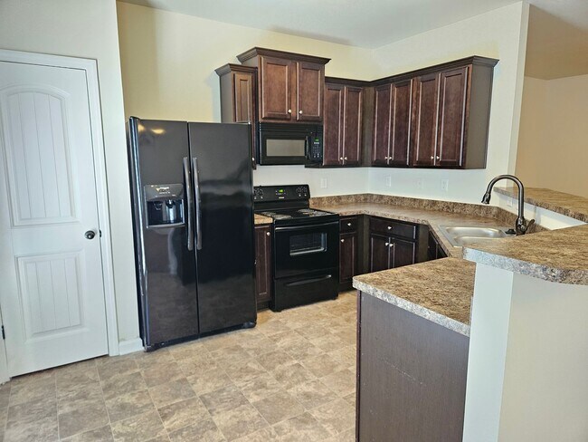 Building Photo - Nice 3 bed 2.5 bath Townhouse located in A...