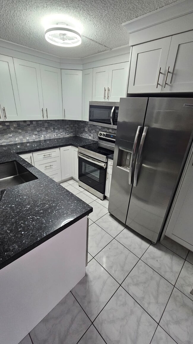 Foto del edificio - 11880 SW 13th Ct