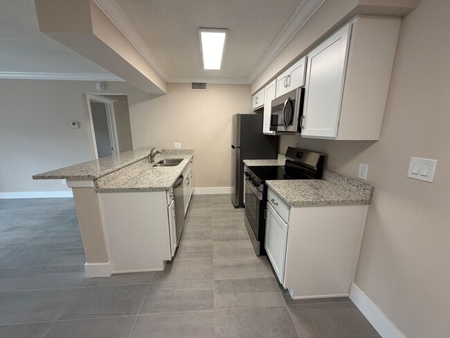 Building Photo - ANNUAL RENTAL - 1 BED / 1 BATH CONDO AT MYSTIC GARDENS