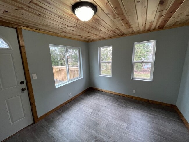 Building Photo - 426 Vaughn St