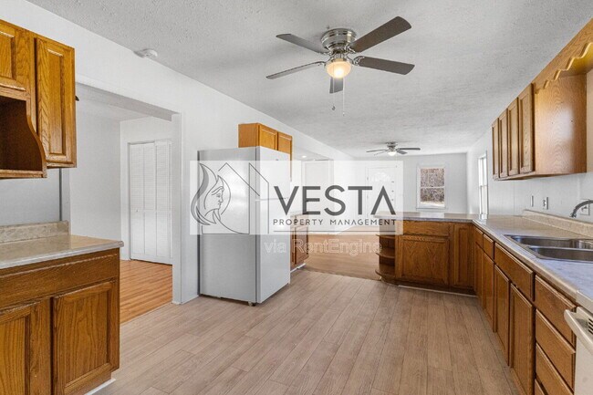 Foto del edificio - 303 Tarheel Dr