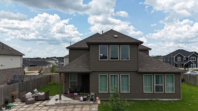 Foto del edificio - Partial 2BR in a 4BR House in Hutto. Walka...