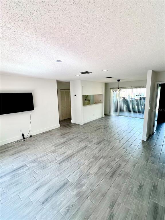 Building Photo - 60 Iris Pl