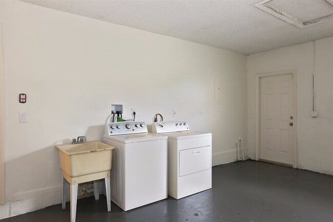 Building Photo - 8040 NW 72nd St
