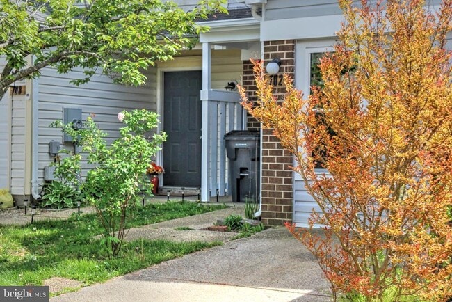 Building Photo - 46357 Columbus Dr