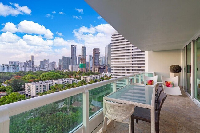 Foto del edificio - 1643 Brickell Ave