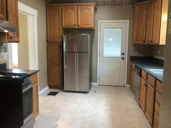 Kitchen - 6119 Conover St