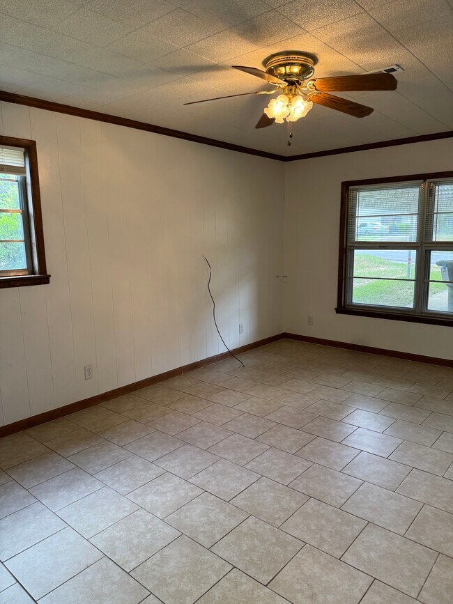 Foto del edificio - 114 Fairview Ln