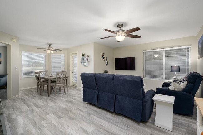 Foto del edificio - 4850 E Desert Cove Ave