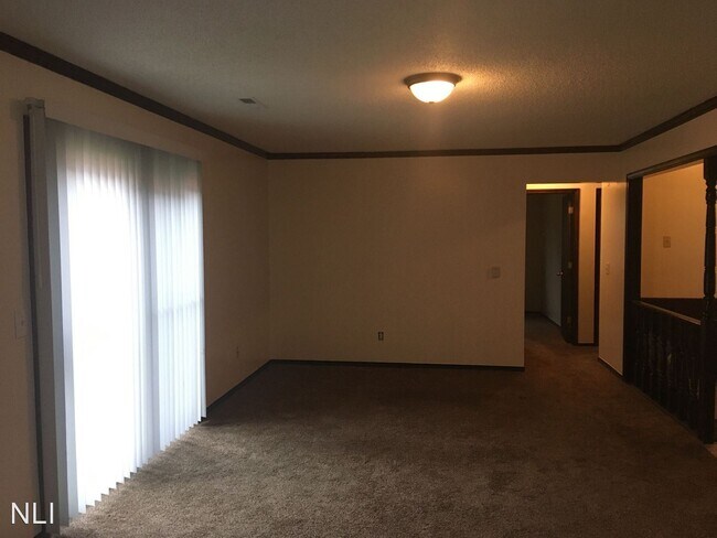 Foto del edificio - 2226-2228 Versailles Village Pl