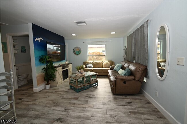 Foto del edificio - 206 Cape Coral Pkwy W