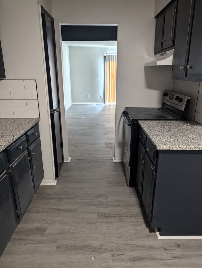 Building Photo - SECURITY DEPOSIT special