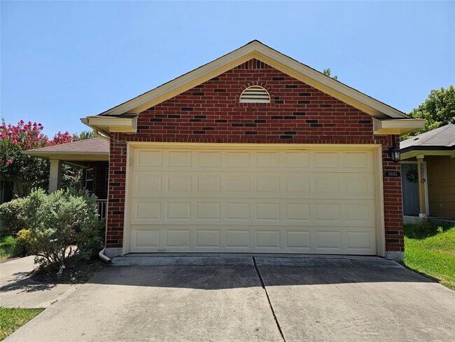 Foto del edificio - 5605 Bentsen Ln