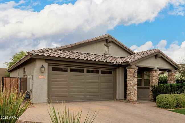 Foto del edificio - 15310 W Moreland St