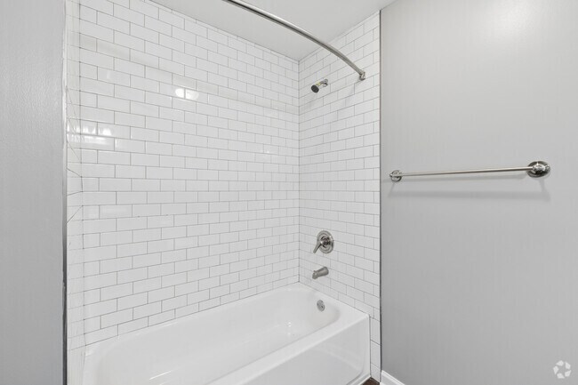Apartamento Finch de 1 dormitorio y 1 baño - 493 pies cuadrados - Baño - The Adelade