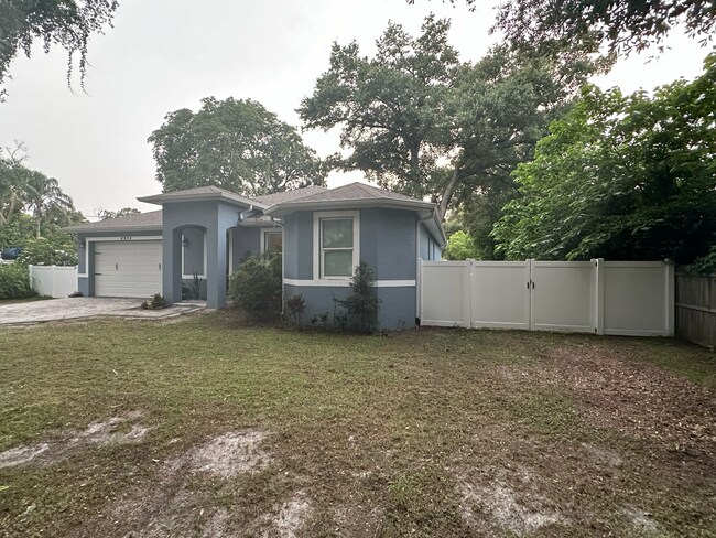 Foto del edificio - 8924 N Highland Ave