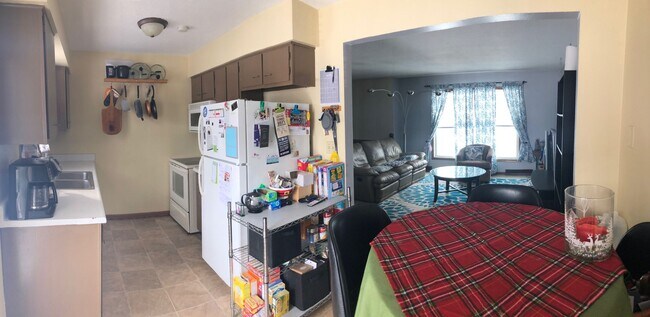 Foto del edificio - 4-Bed 2-Bath House in Cedar Falls