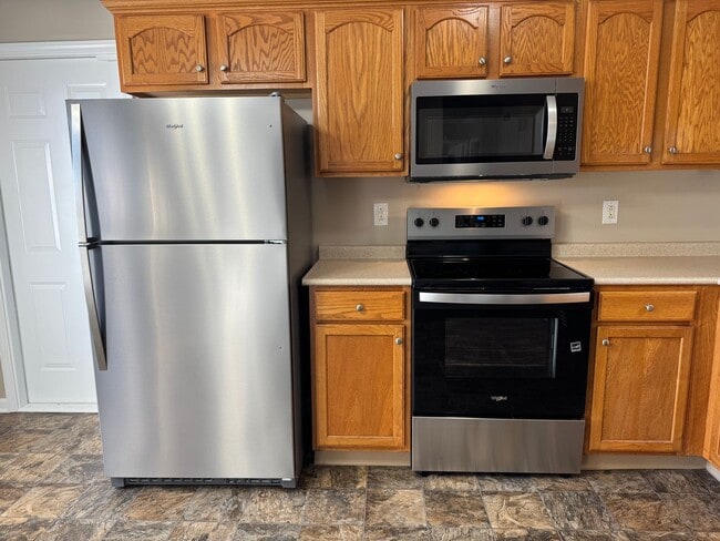 Building Photo - Three Bedroom in Oak Grove