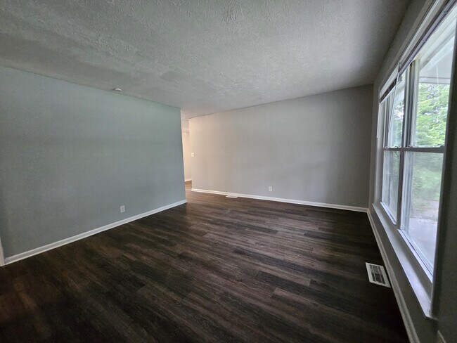 Building Photo - 6602 Lennington Dr