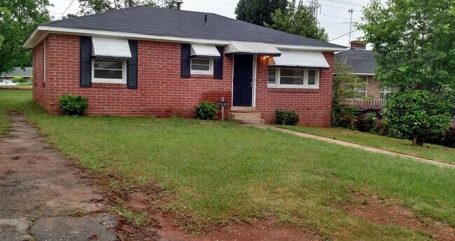 Building Photo - 3900 Wellesley Dr