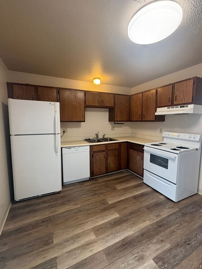 Foto del edificio - 3 Bed 1 Bath Home near Aeroplaza and Power...