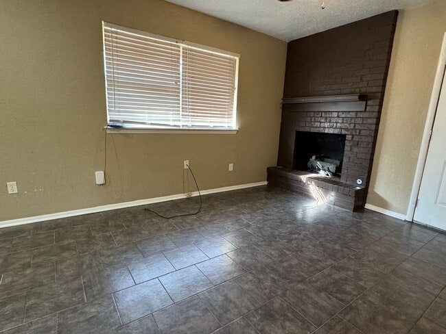 Building Photo - 6605 NW Denver Ave