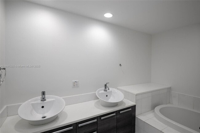 Foto del edificio - 2950 NE 188th St