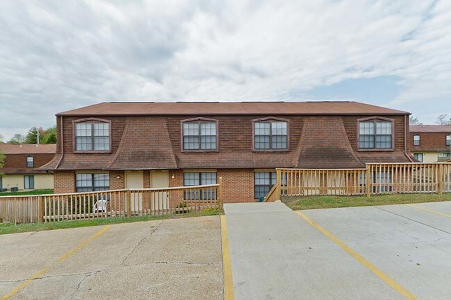 Building Photo - 2064 Saxon Dr