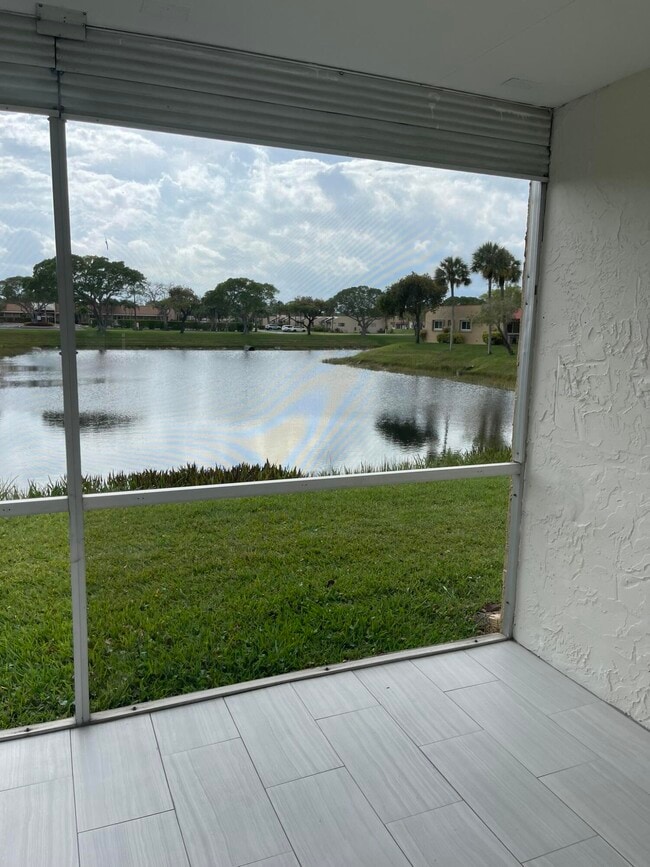 Building Photo - 105 Lake Helen Dr