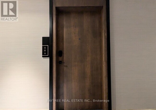 Photo du bâtiment - 120 Eagle Rock Way