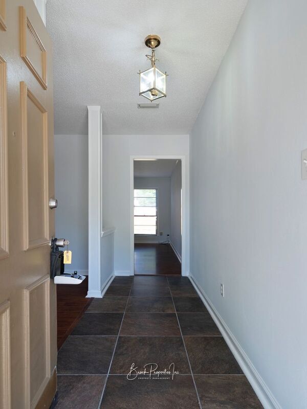 Foto del edificio - 7811 Woodpointe Dr