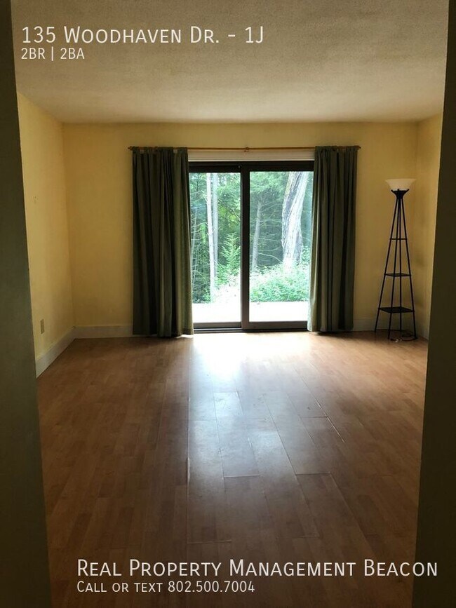Building Photo - 2bd/1 1/2 bath Woodhaven Condominium