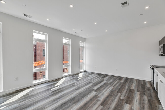Building Photo - 860 N 3rd St