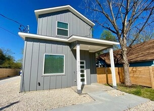 Building Photo - 6102 Caddie St