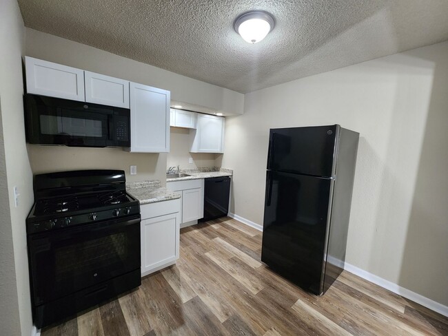 Building Photo - Fully remodeled 2 Bedroom Home