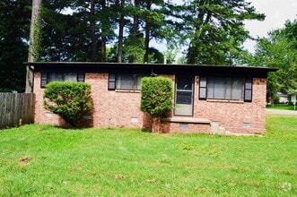Building Photo - 2502 N Lakeview
