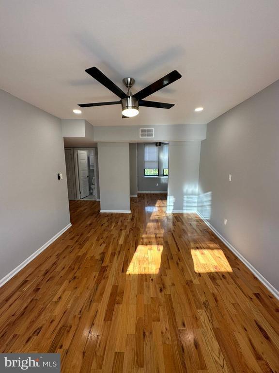 Building Photo - 7057 Cresheim Rd