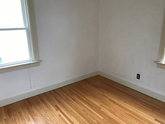 Building Photo - 421 Montpelier Ave