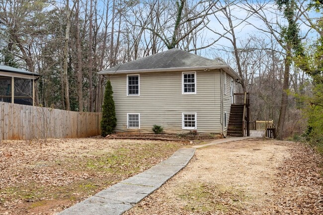 Building Photo - 1346 Miller Reed Ave SE