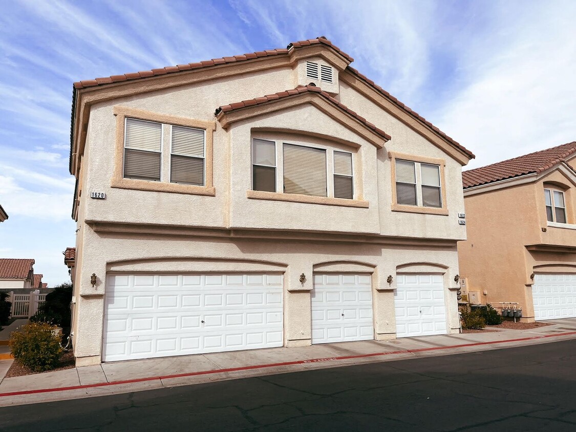 Primary Photo - 3 Bedroom Townhouse with Backyard