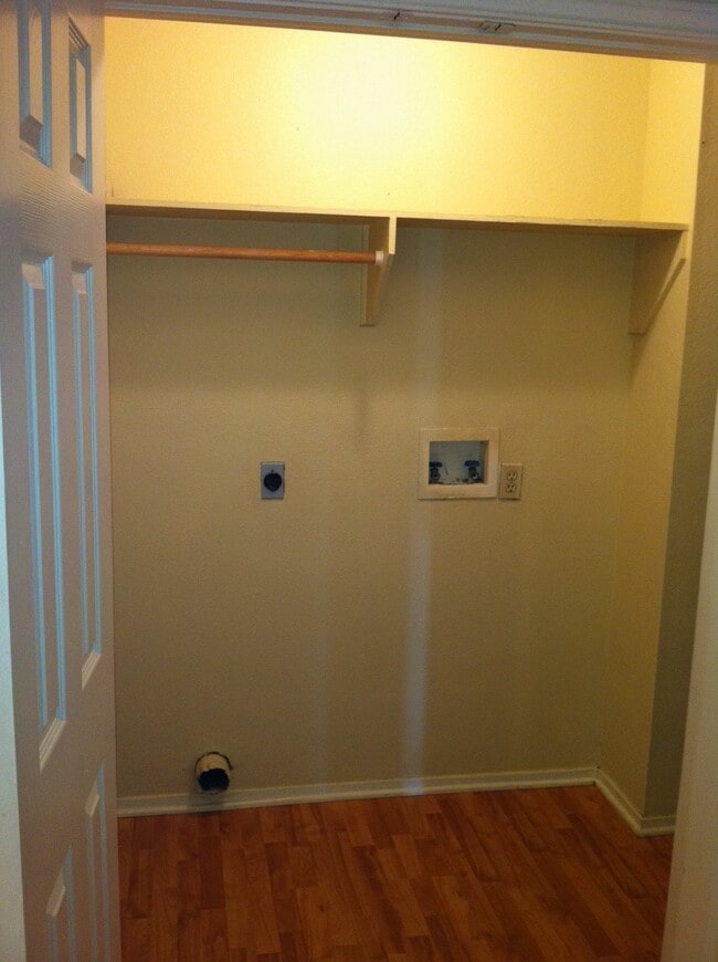 Washer/Dryer connections - 1490 River Rd