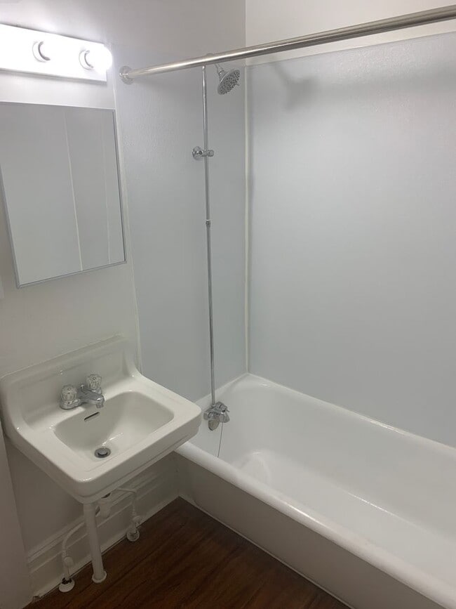 Building Photo - 1 Bedroom-York City SD
