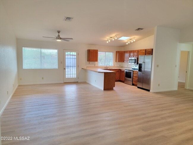 Building Photo - 9689 N Donegal Pl