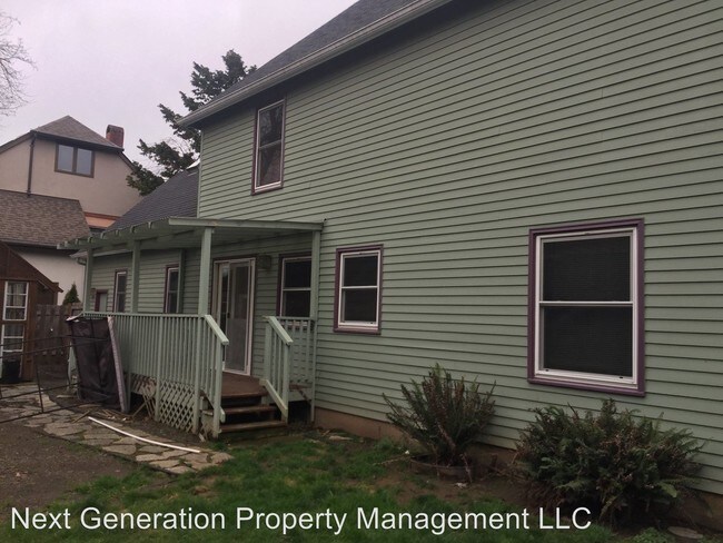 Building Photo - 4 br, 2.5 bath House - 1522 Cal Young Rd.