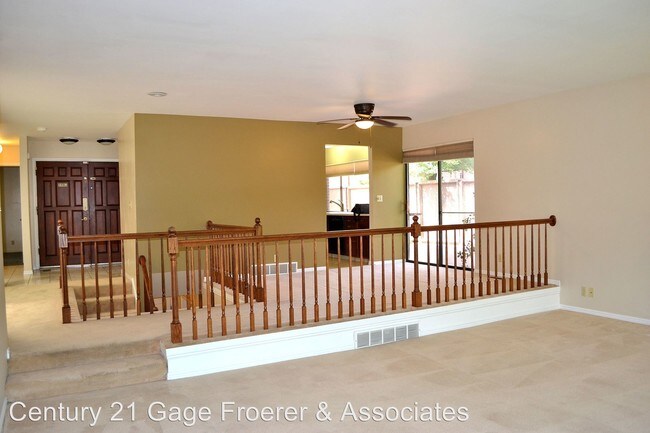 Building Photo - 2143 Ridgewood Way