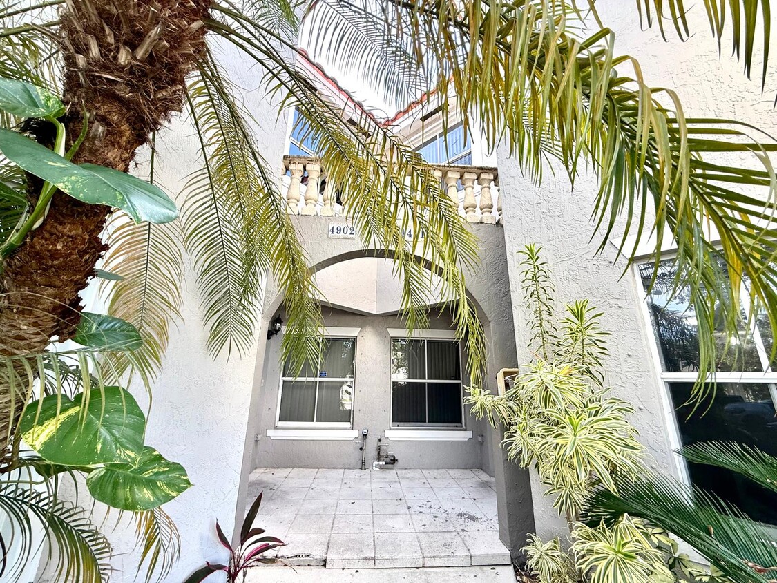 Primary Photo - 4902 SW 141st Ave