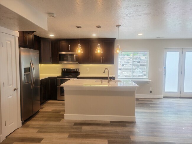 Building Photo - Modern Basement Apartment in Herriman